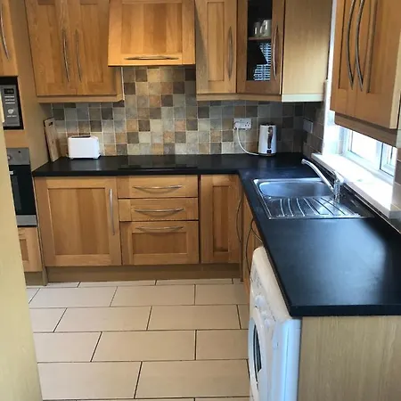 Cheerful 4 Bedroom Town House With Bbq,