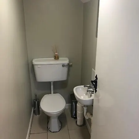 Cheerful 4 Bedroom Town House With Bbq,