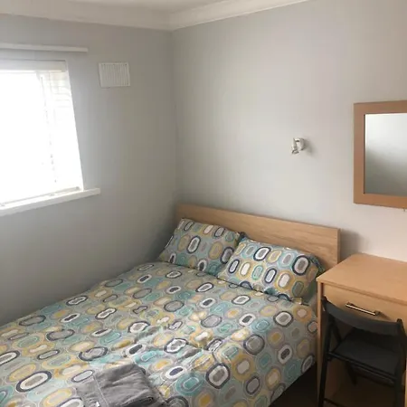 Cheerful 4 Bedroom Town House With Bbq,