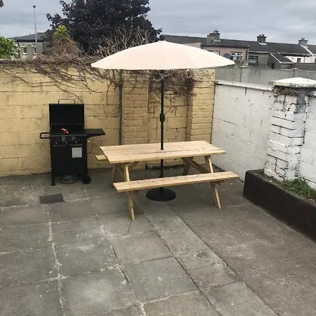 Cheerful 4 Bedroom Town House With Bbq,