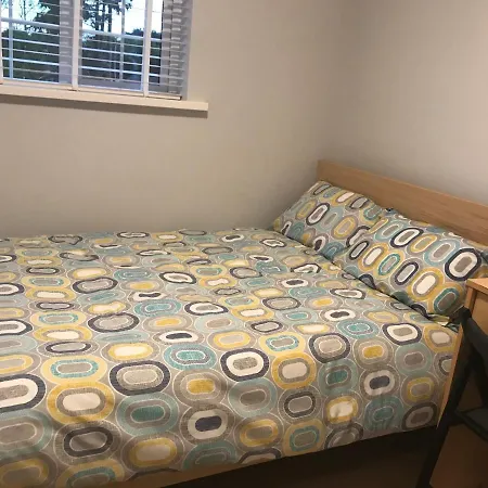 Cheerful 4 Bedroom Town House With Bbq, 펜션 골웨이